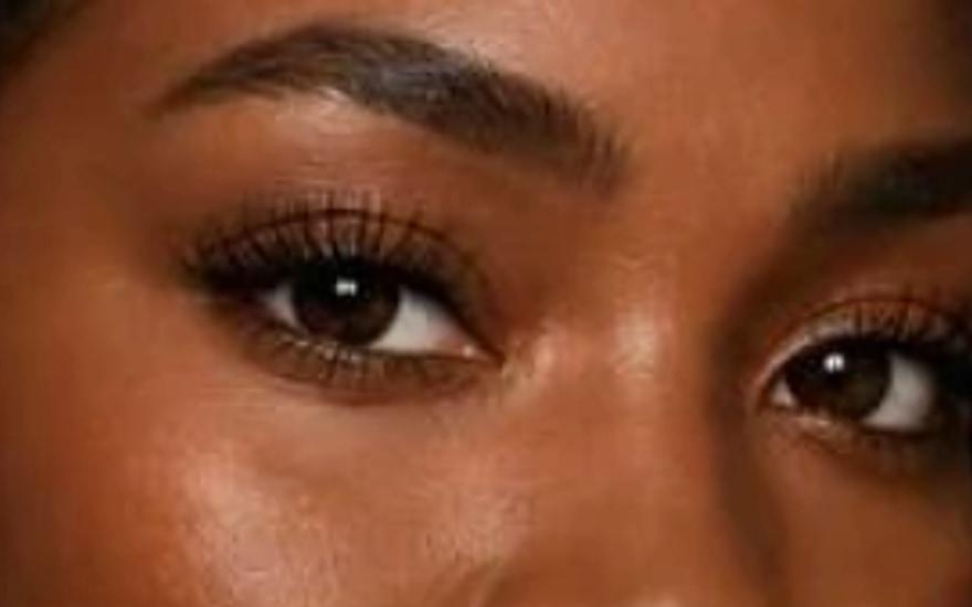 Résultat extensions de cils — regard intense